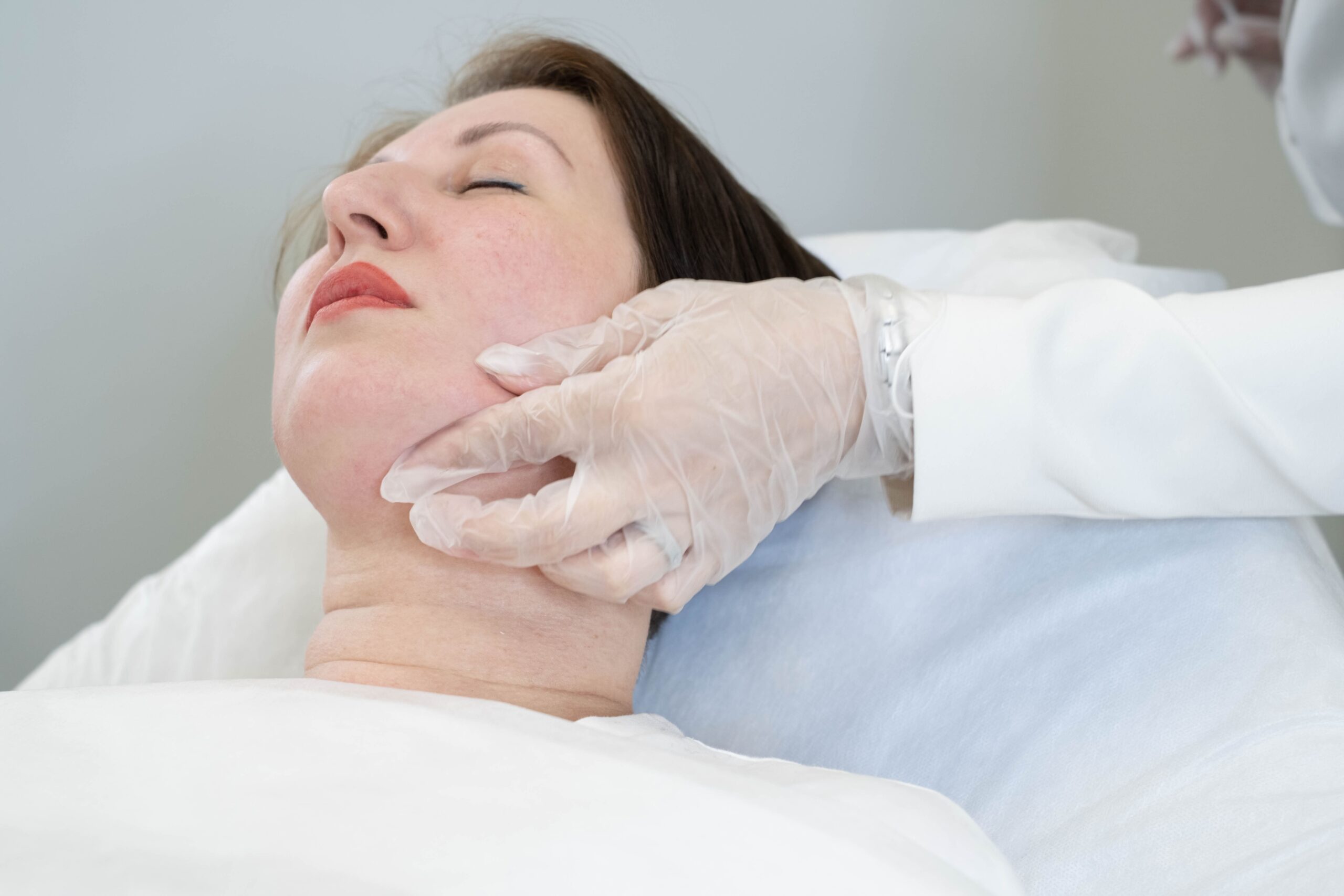 https://www.idsclinic.com/wp-content/uploads/2025/10/clinician-targets-double-chin-with-lipolytic-injec-2025-02-21-04-10-35-utc-scaled.jpgDouble Chin Removal Treatment in Singapore